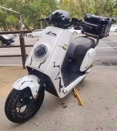 El más rápido 72V 1400W High Street Bike Hub Motor Fast Dirt Bike off Road Pit Road Adulto EEC Scooter de movilidad eléctrica con motor lateral
